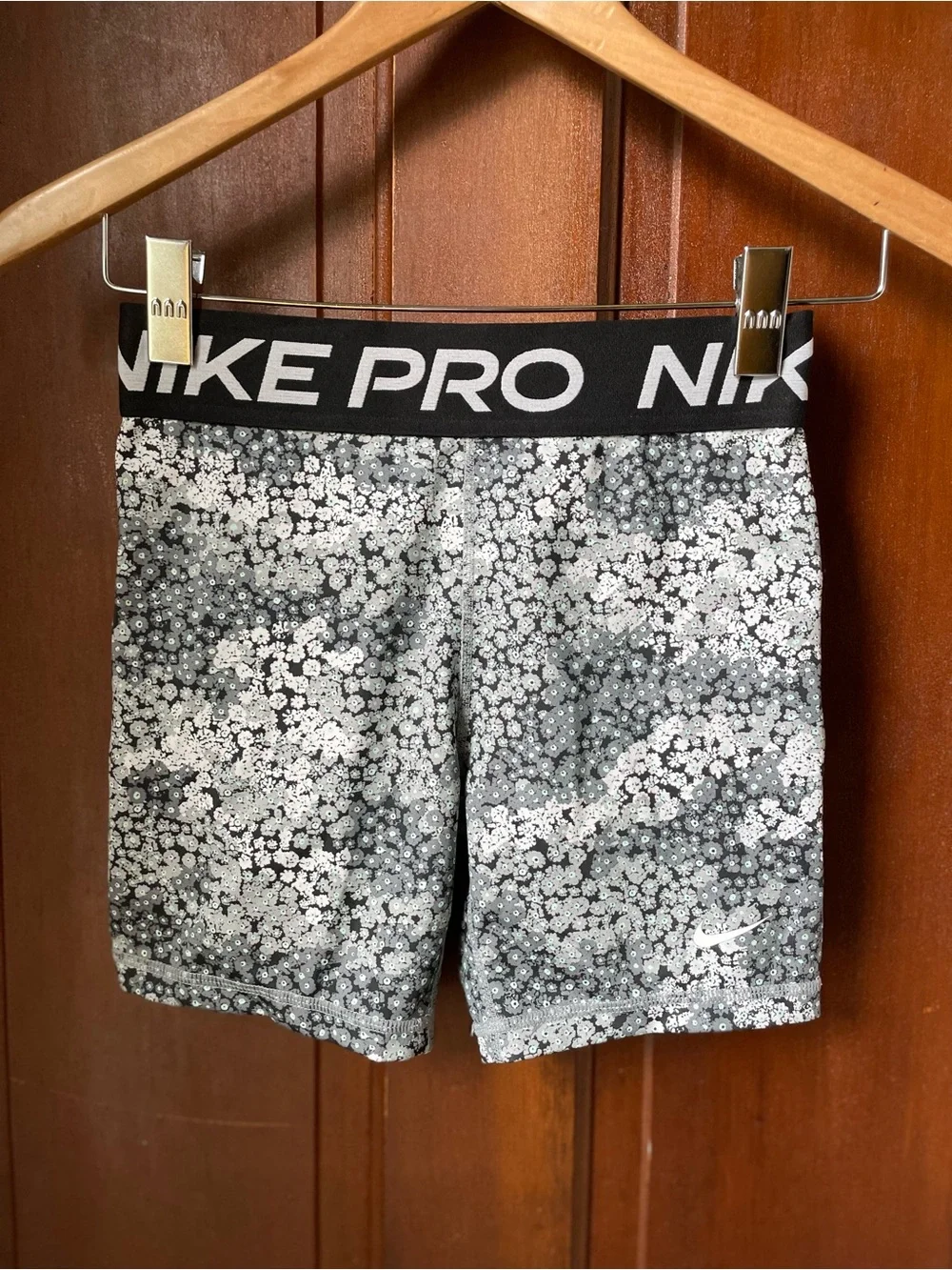 Nike dri fit girls extra large athletic compression shorts